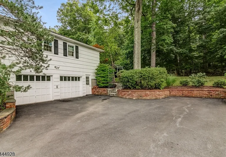 62 Candlewood Dr — Photo 18
