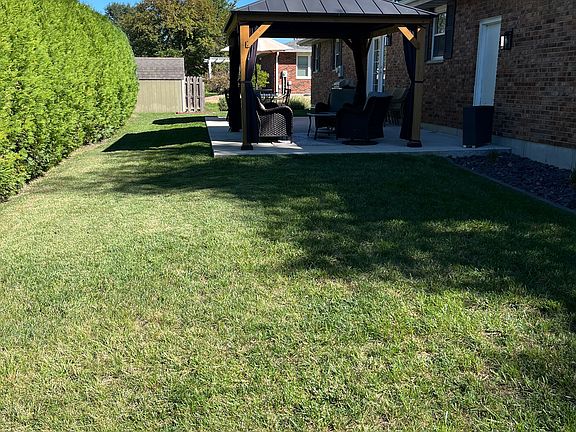 3rd image of 2311 W Huntington Dr
