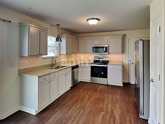 4th image of 684 Salinger Dr