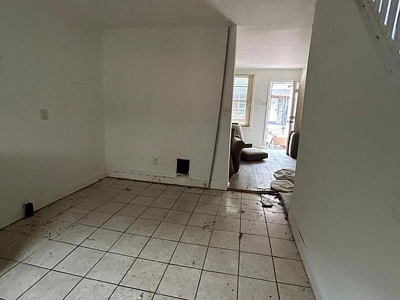 5th image of 3323 Mutter St