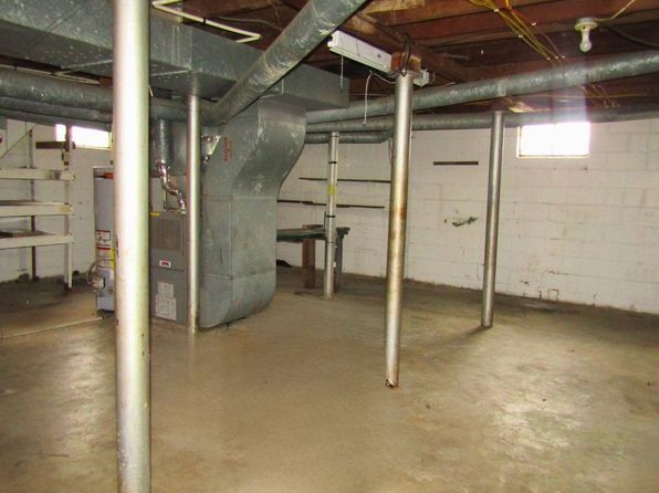 402 S 1st St, Lincoln, KS 67455