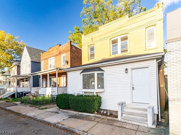 3rd image of 2 Drake St