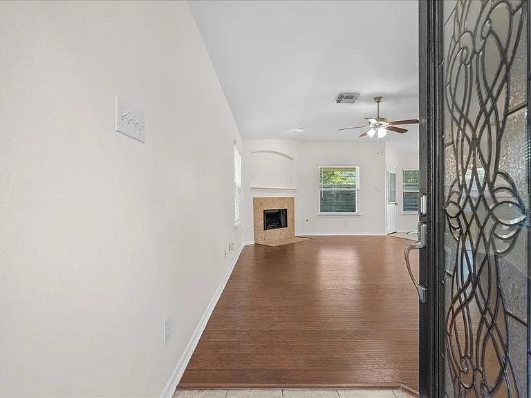202 Pebble Walk Ln — Photo 3