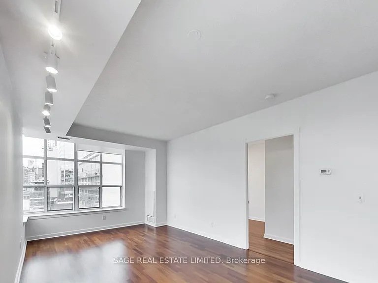 438 Richmond St W #910 — Photo 2