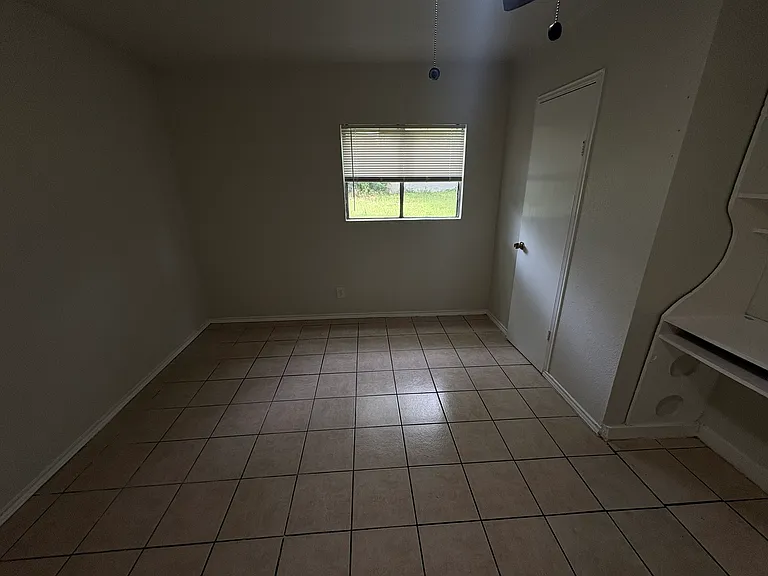 313 N Flat St — Photo 12