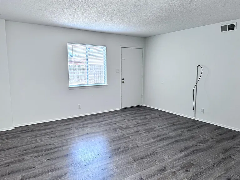 2830 Malabar Ave #2 — Photo 6