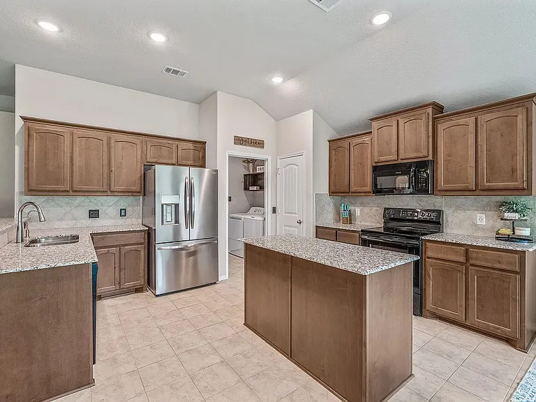 4304 Lucero Dr — Photo 7