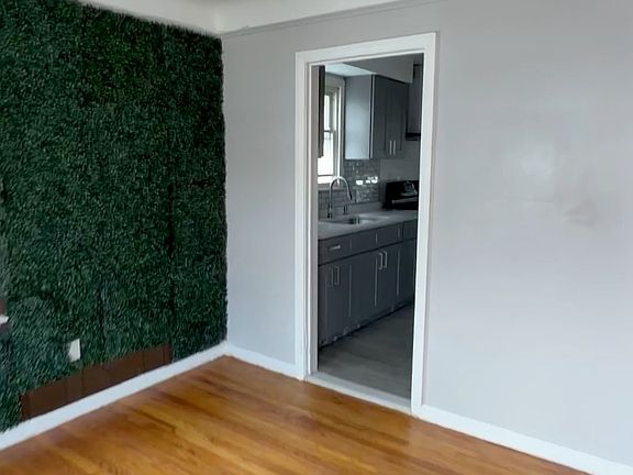 3rd image of 4739 Chovin St