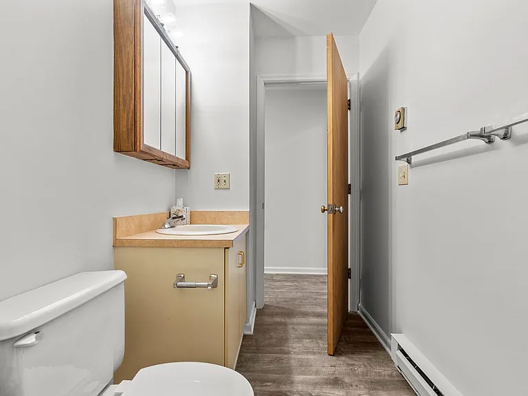 31 Railroad St #5 — Photo 5