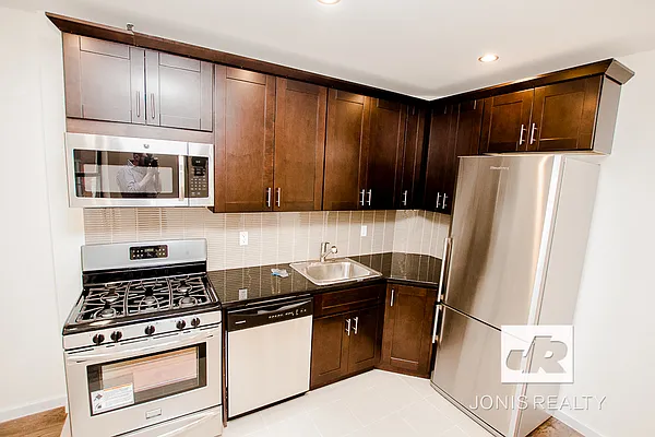 Rented by Jonis Realty | media 3