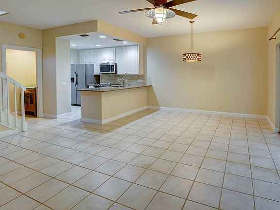 4th image of 33 Tall Oaks Cir