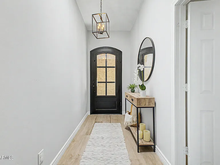 7972 E Cactus Wren Rd — Photo 2