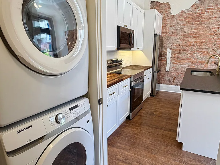 325 N Superior St #201 — Photo 13
