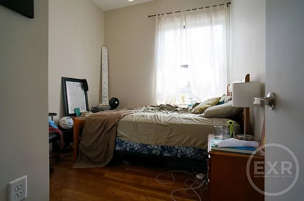 Rented by EXR | media 10