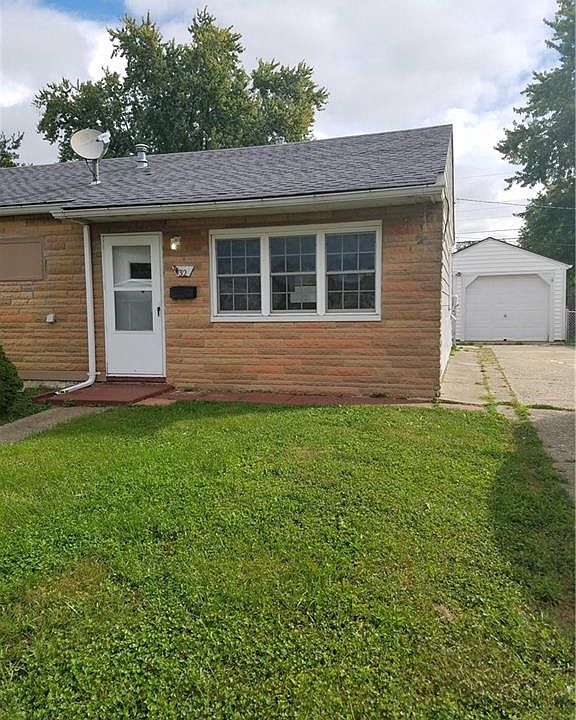 1st image of 32 Rockland Dr