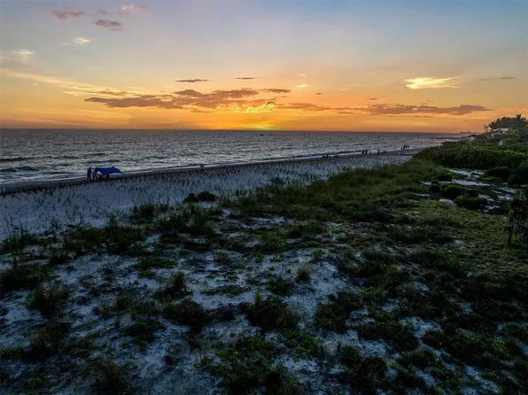 7480 Bayshore Dr APT 301, Treasure Island, FL 33706