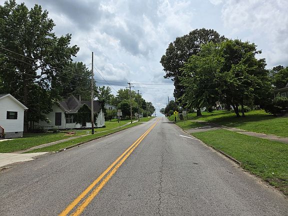 5th image of 307 W Main St