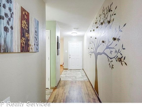 4th image of 512 Robinwood Dr