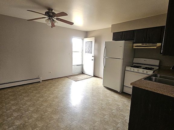 3rd image of 1450 Getzelman Dr APT 2E