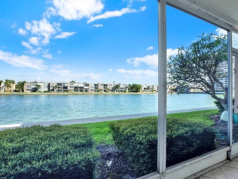 7625 Sun Island Dr S #107 — Photo 3