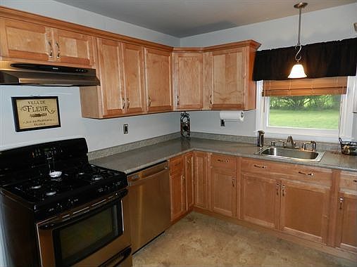 3rd image of 7133 N Seneca Ave