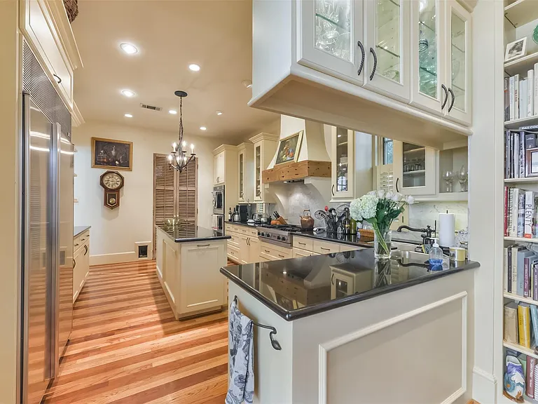 2712 Ferndale St — Photo 15