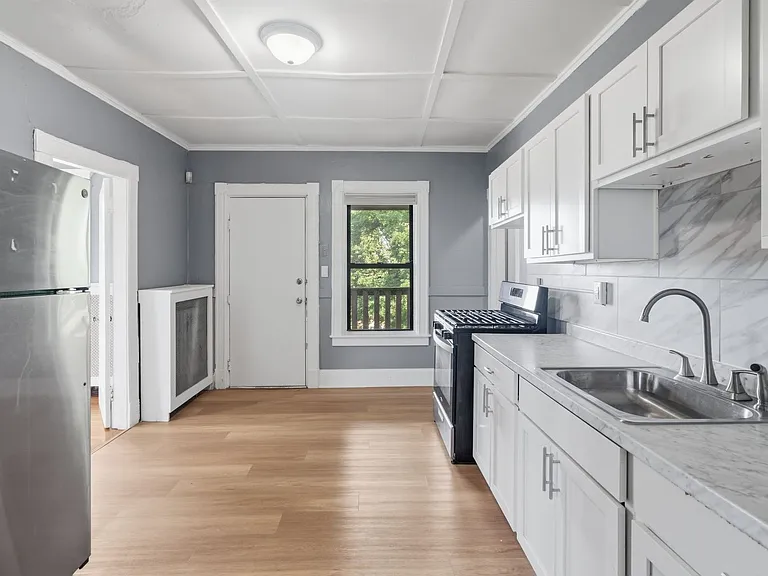 92 Woodside Terrace — Photo 1
