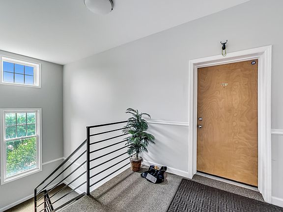 2nd image of 1449 N Wicker Park Ave APT 301