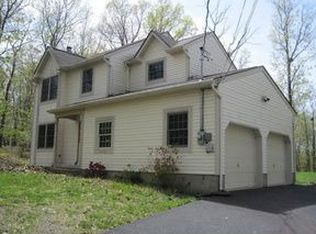 2173 Deer Track Dr, East Stroudsburg, PA 18302