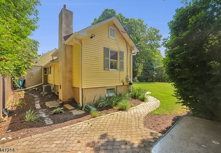 25 Alma Ave — Photo 11