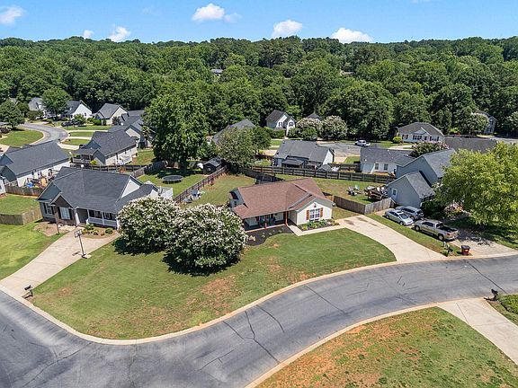 5th image of 531 Plantation Creek Dr