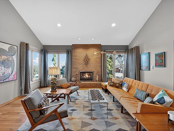 3rd image of 2900 Virginia Pl