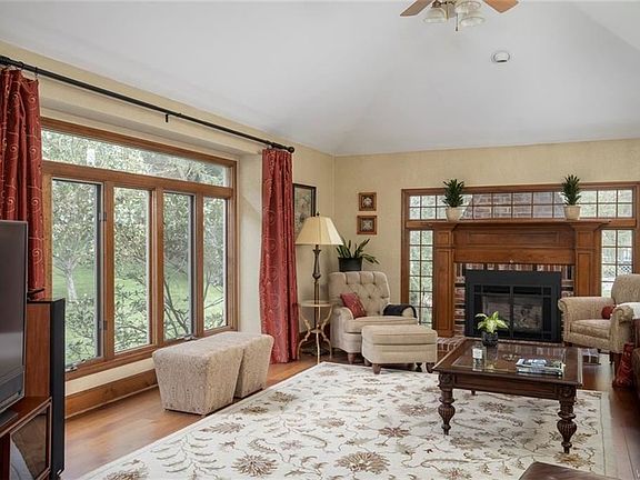 4th image of 176 Stoneridge Ct