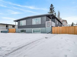 7717 & 7719 41st Ave NW, Calgary, AB T3B1X7