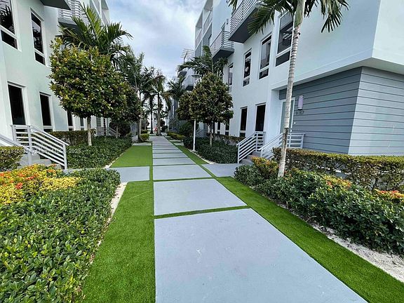 4th image of 9161 NW 33rd St #9161