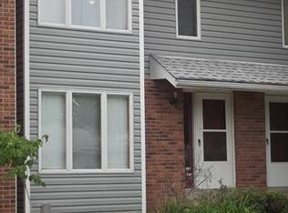 1652 Forest Hills Dr, Saint Charles, MO 63303