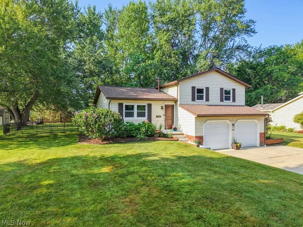 955 Crow Trl, Macedonia, OH 44056