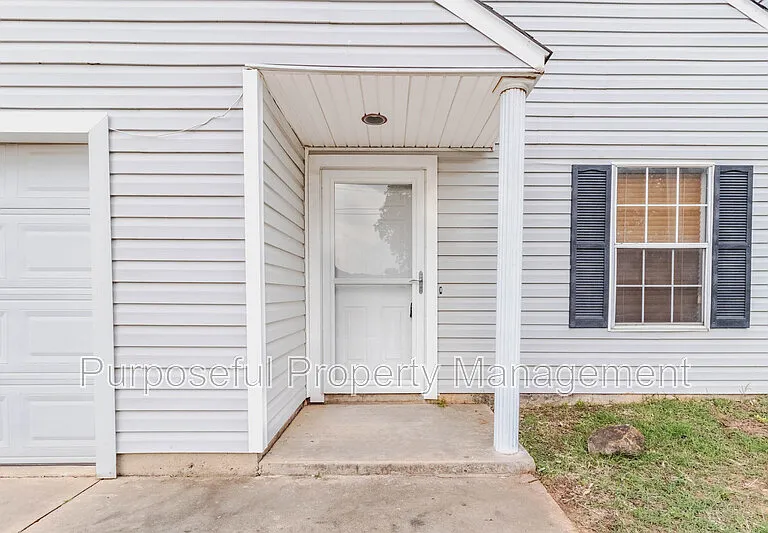 216 N Fretz Ave — Photo 2
