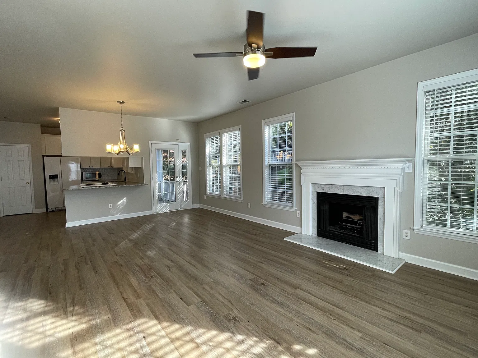 3 bed, 2.5 bath, 1335 sqft, $1,650 — Photo 2