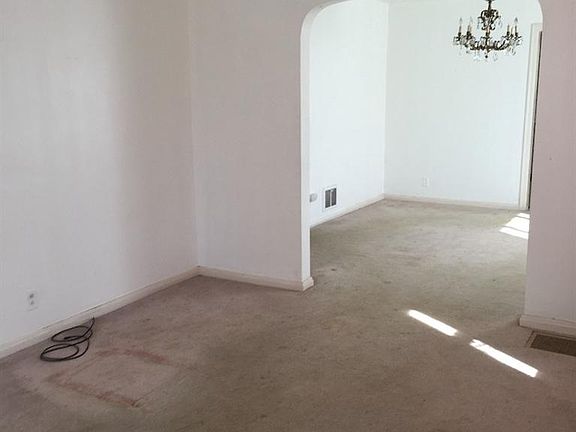 2nd image of 3712 Zinsle Ave