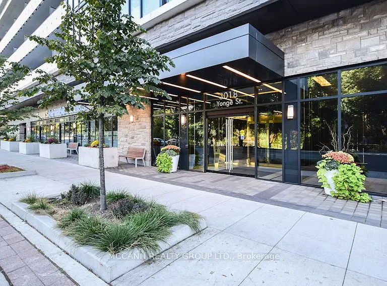 3018 Yonge St #UPH8 — Photo 2
