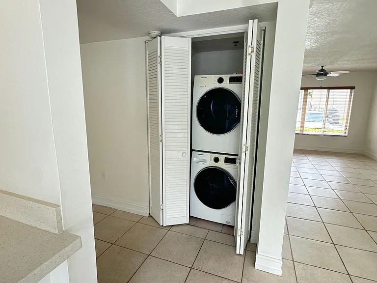 111 Riviera Cir — Photo 12