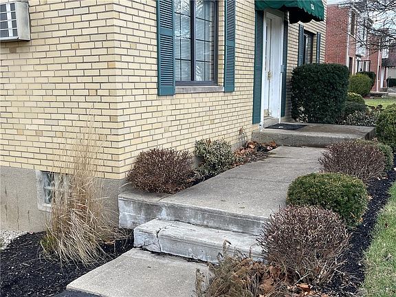 3rd image of 526 Wiltshire Blvd