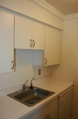 3rd image of 521 Longshore Dr APT B