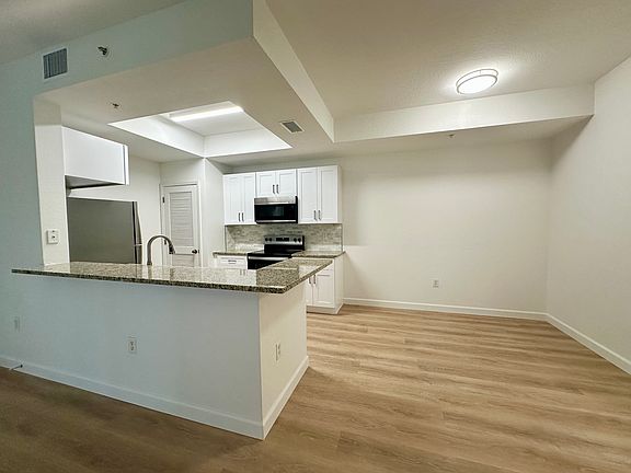 kitchen/dining area
