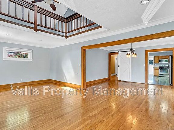 3rd image of 960 5th St NE