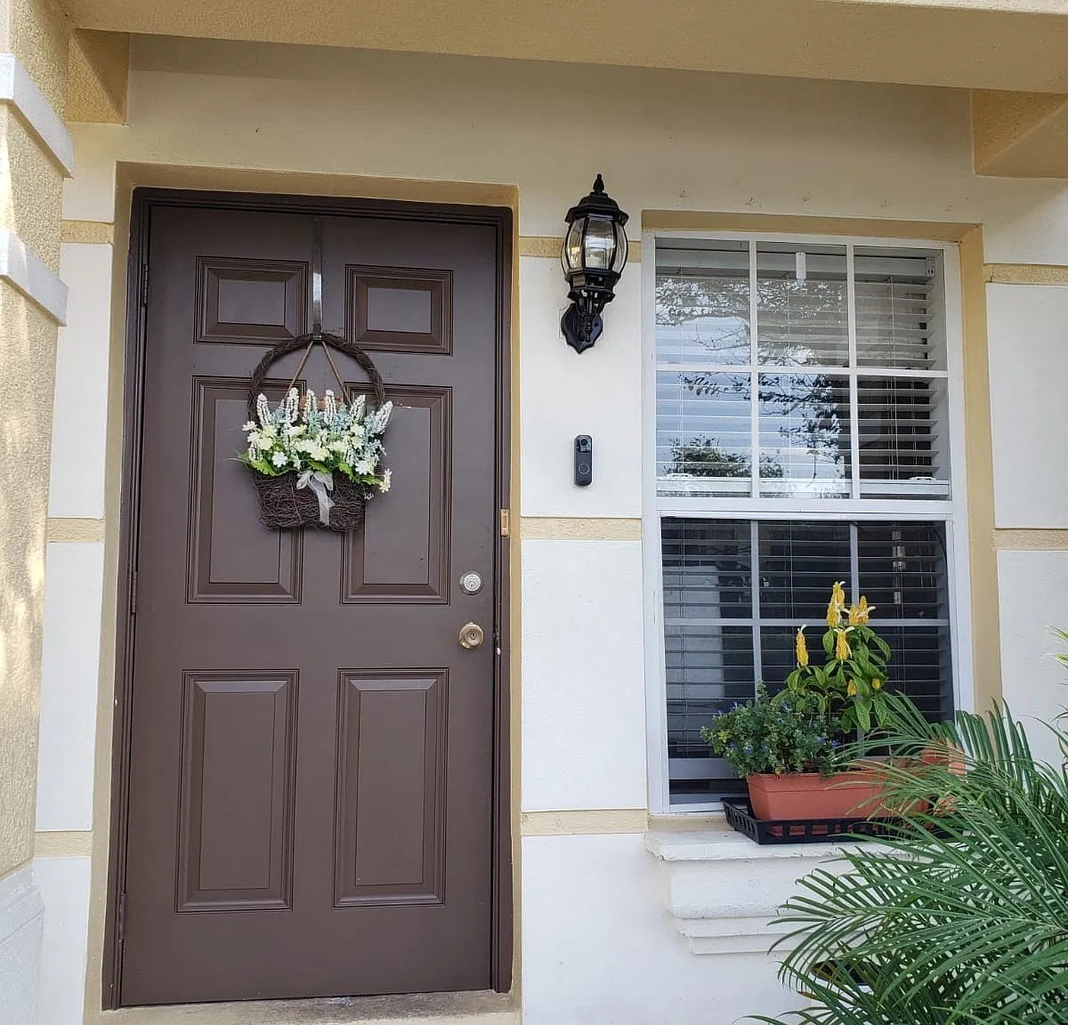 2 bed, 1080 sqft, $1,900 — Photo 1