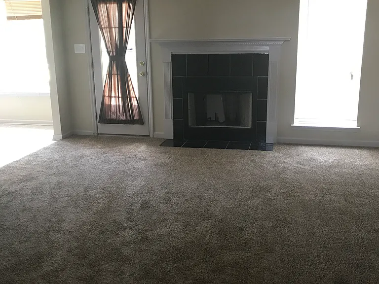 1364 Walton Loop — Photo 3