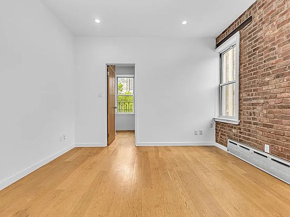 2nd image of 75 Baxter St APT 1
