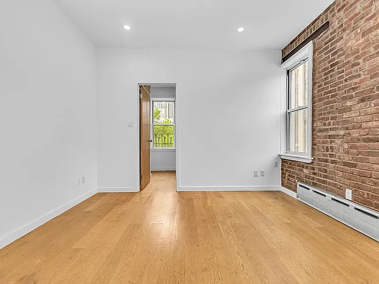 75 Baxter St #1 — Photo 2